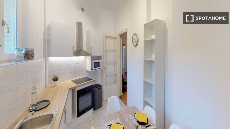 Double room Lyon, 5 beds, 110m² — photo 9