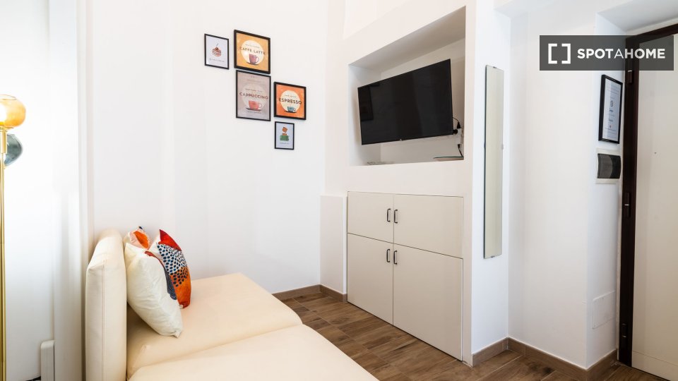 Apartment Rome, 1 bed, 28m² — photo 9