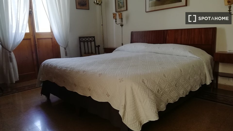 Double room Florence, 3 beds, 160m² — photo 1