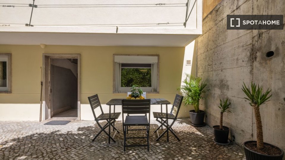 Apartment Lisbon, 2 beds — photo 19