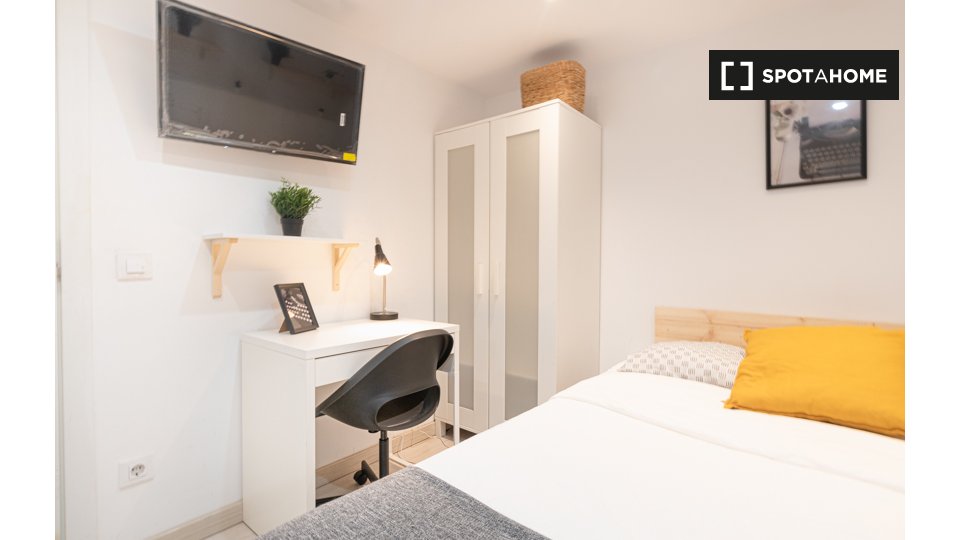 Double room Barcelona, 5 beds, 150m² — photo 3