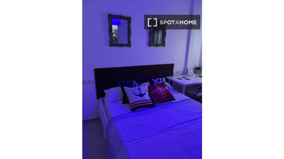 Double room Malaga, 3 beds, 150m² — photo 15