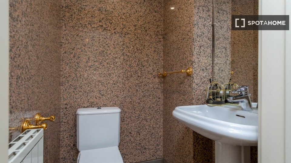 Double room Lisbon, 8 beds — photo 19
