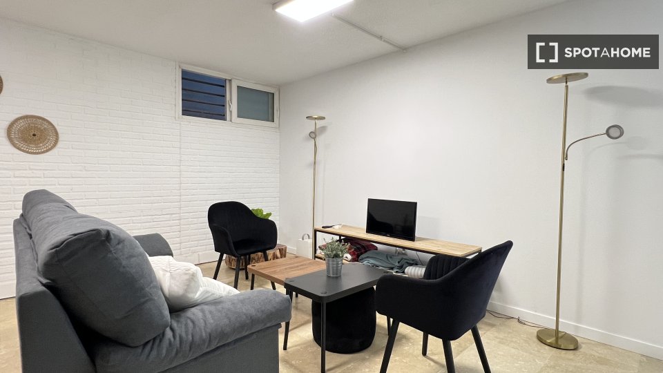Double room Madrid, 7 beds, 230m² — photo 8