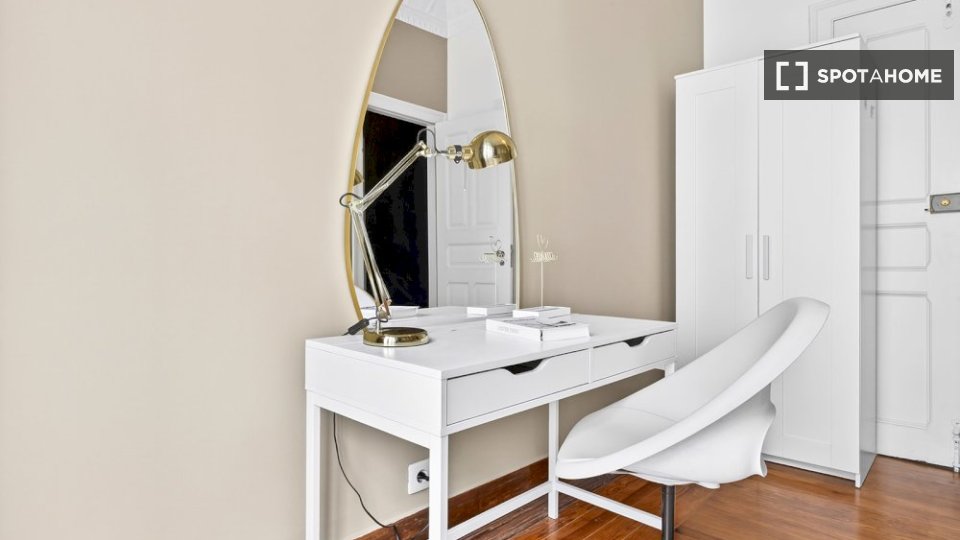 Double room Lisbon, 5 beds — photo 12