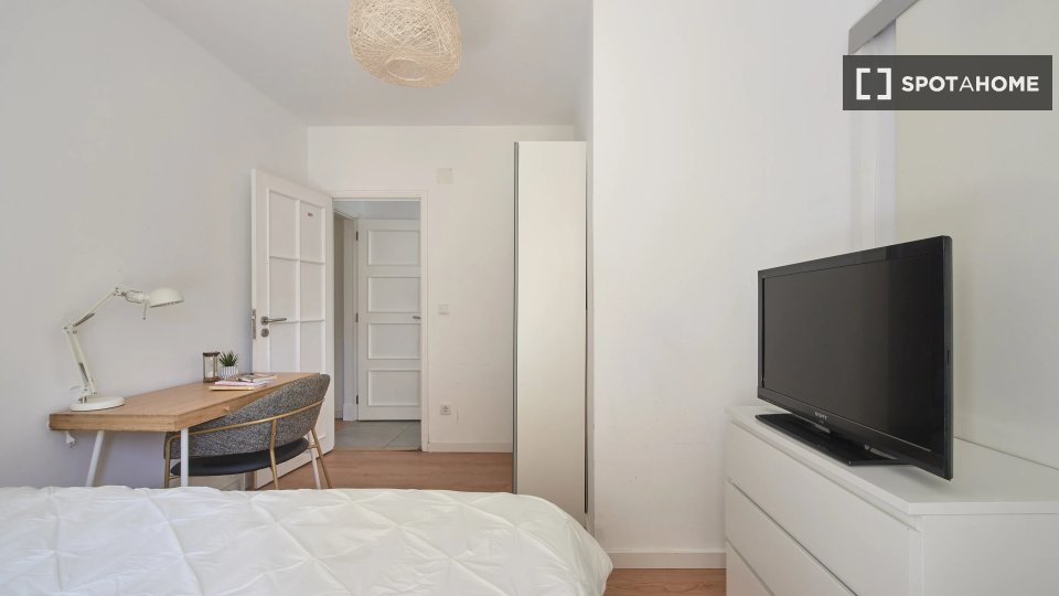 Double room Lisbon, 6 beds — photo 13