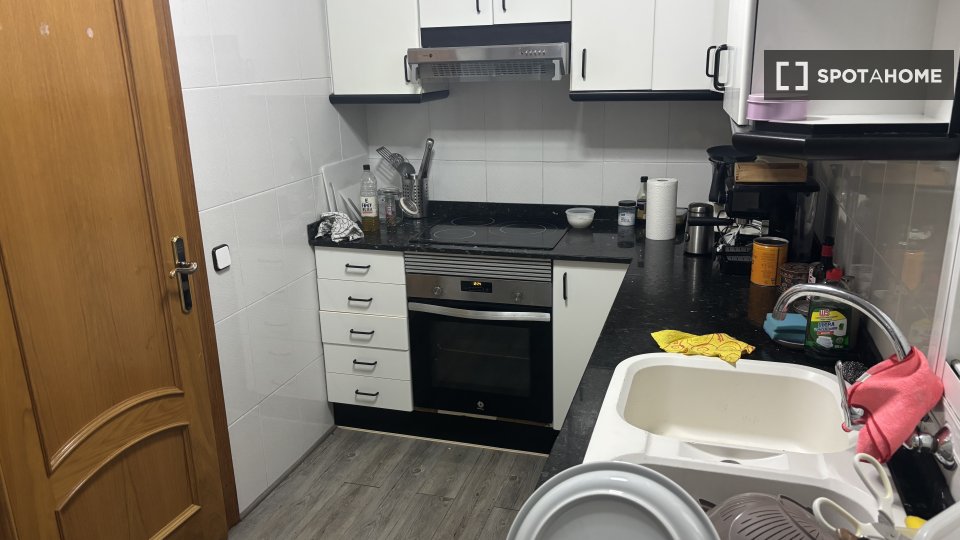 Double room Barcelona, 3 beds, 70m² — photo 7