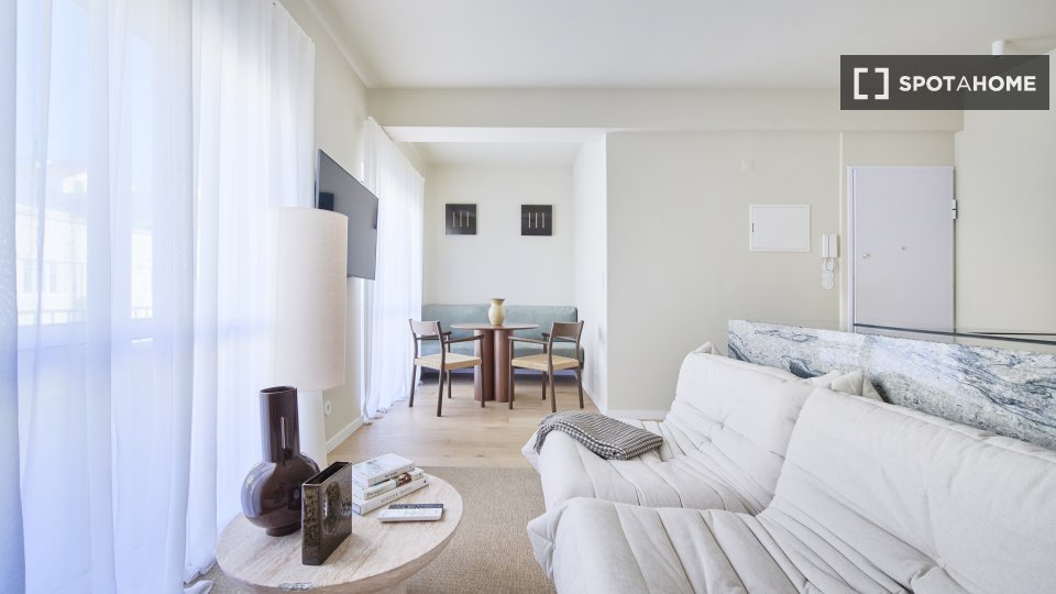 Apartment Lisbon, 1 bed — photo 8