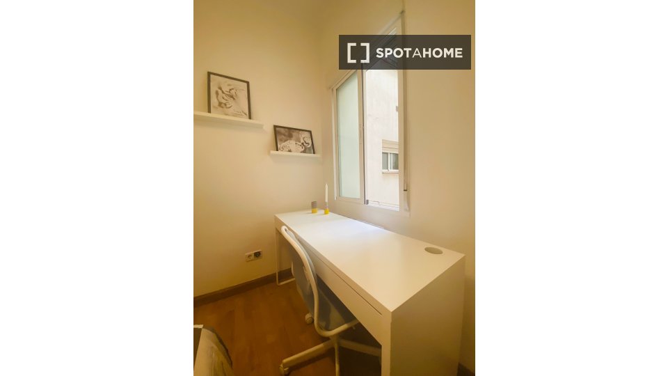 Double room Madrid, 4 beds — photo 48