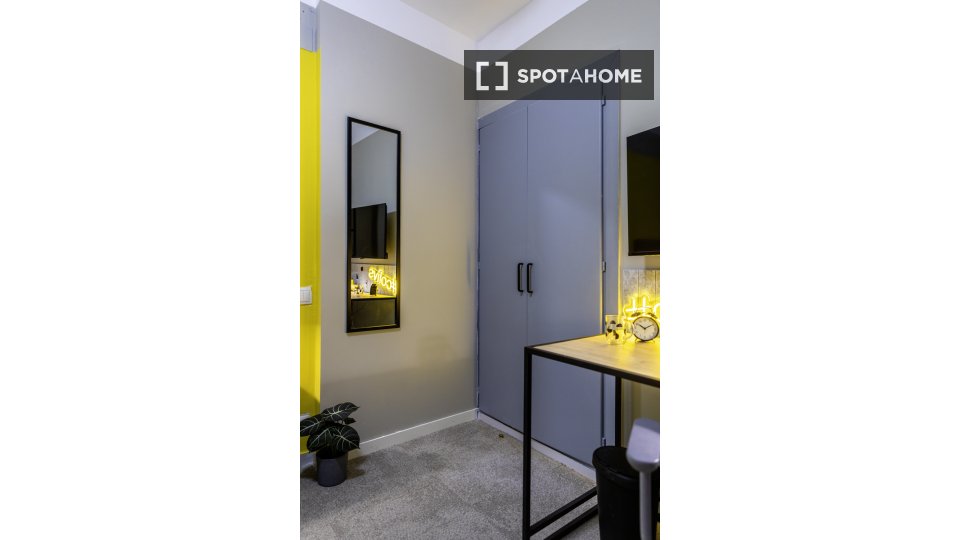 Double room Madrid, 7 beds, 157m² — photo 9