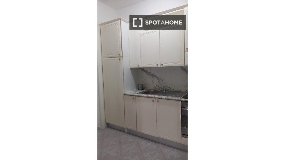 Double room Rome, 3 beds, 75m² — photo 22