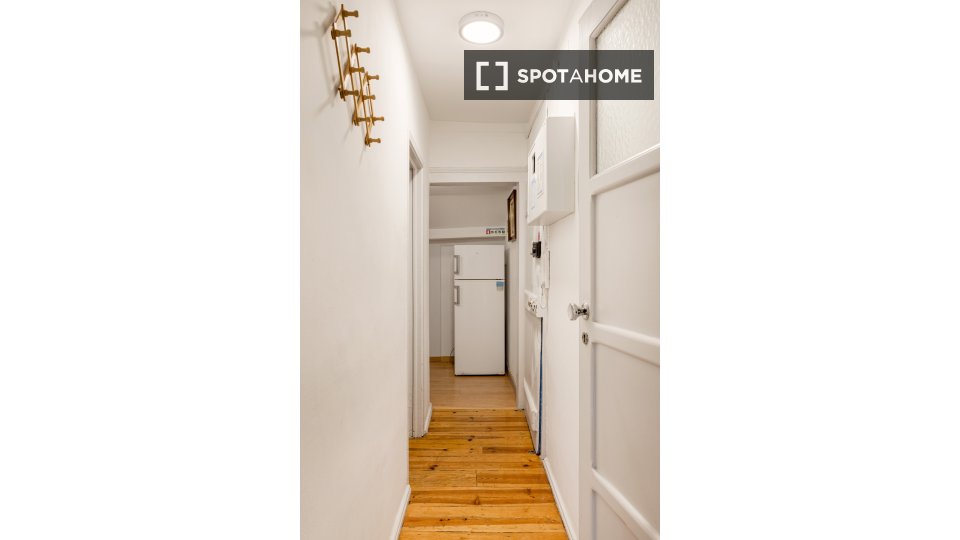 Apartment Lisbon, 1 bed — photo 17