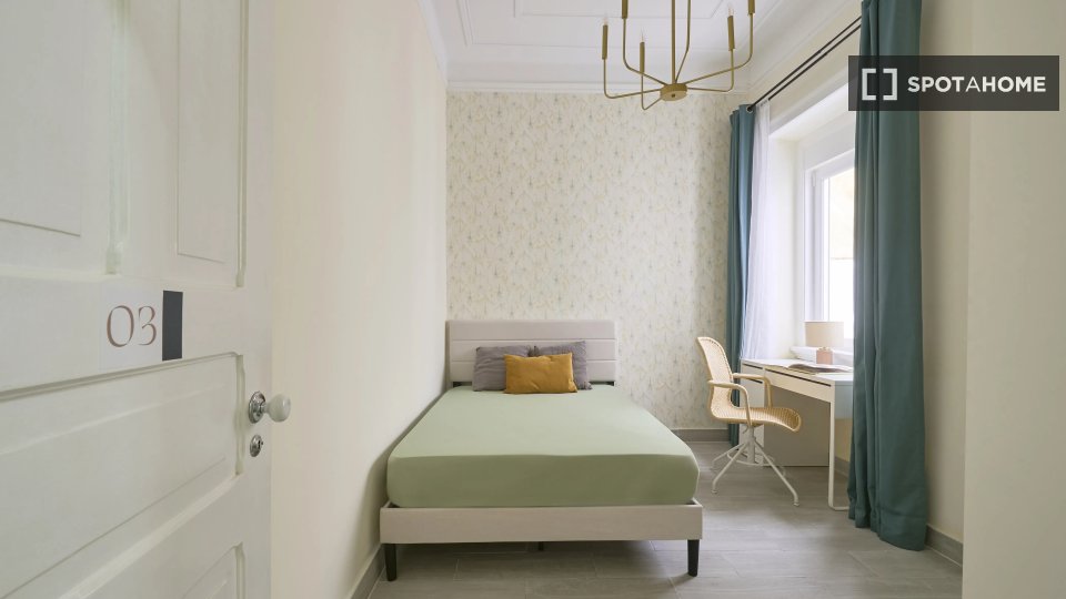 Double room Lisbon, 5 beds — photo 1
