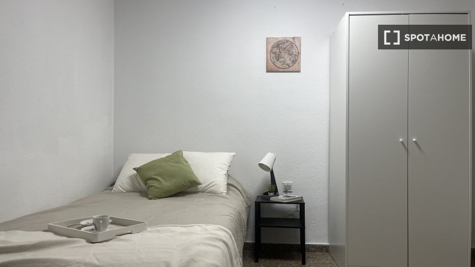Double room Valencia, 4 beds, 100m² — photo 17