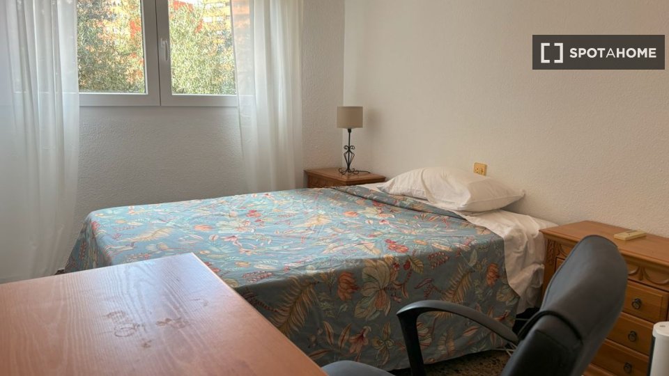 Apartment Valencia, 4 beds, 120m² — photo 9
