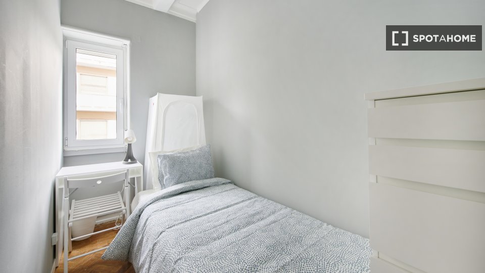 Double room Lisbon, 6 beds — photo 18