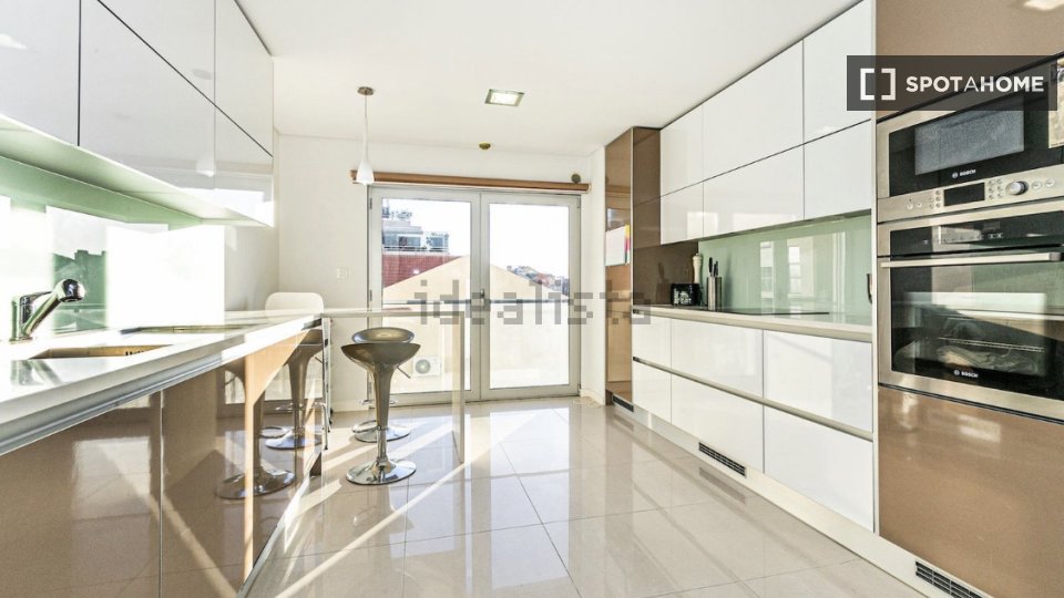Apartment Lisbon, 2 beds, 120m² — photo 1