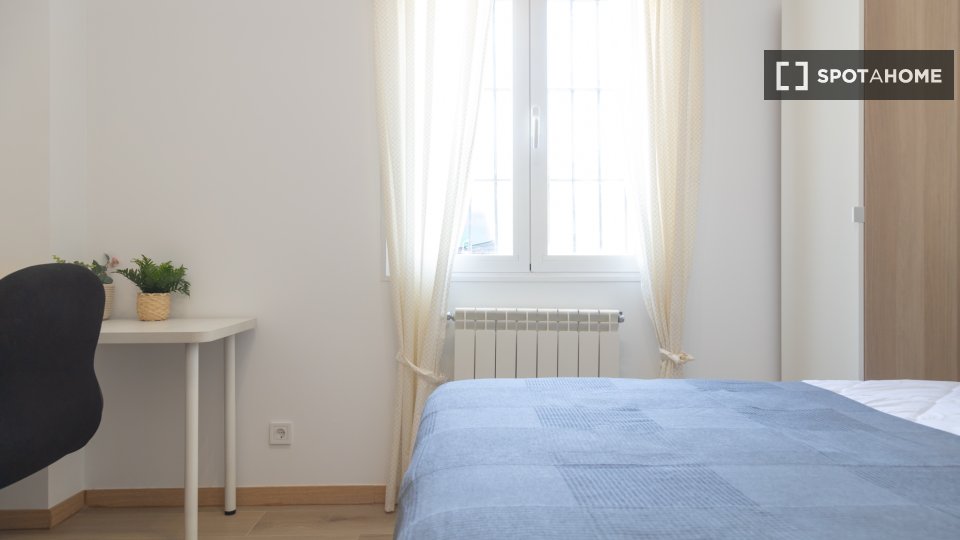 Double room Madrid, 5 beds — photo 5