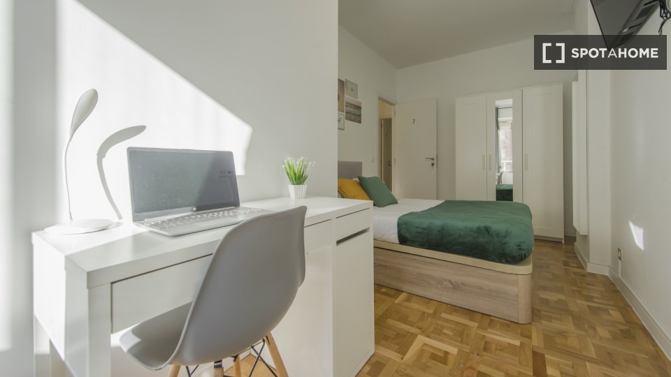 Double room Madrid, 9 beds, 220m² — photo 2