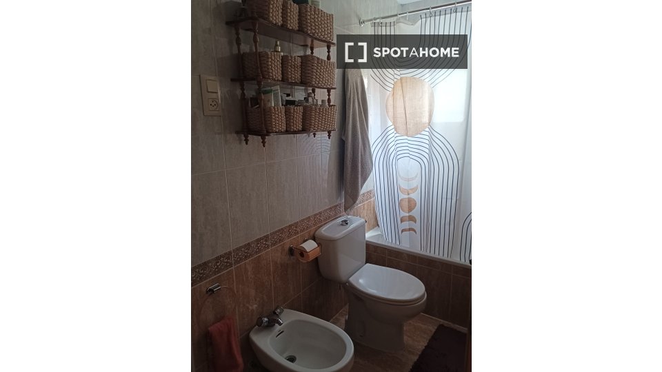 Double room Madrid, 3 beds — photo 1