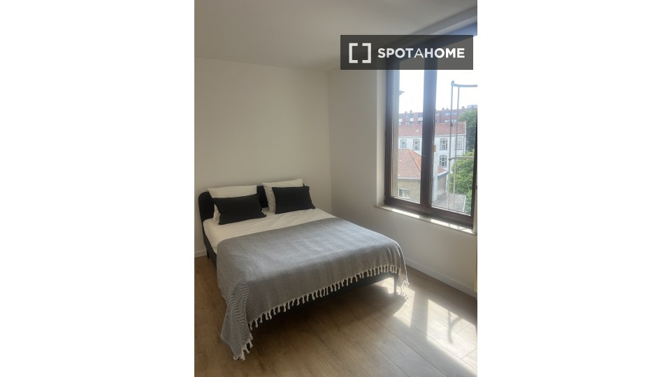 Double room Brussels, 9 beds, 13m² — photo 9