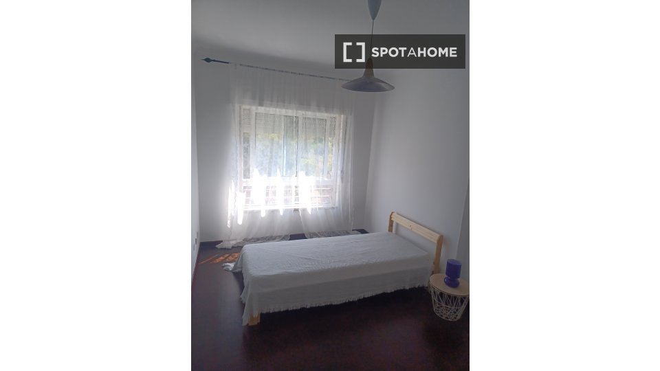 Double room Lisbon, 3 beds — photo 10