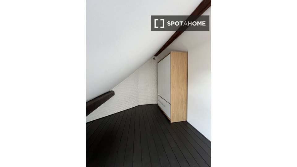 Double room Brussels, 9 beds, 13m² — photo 24
