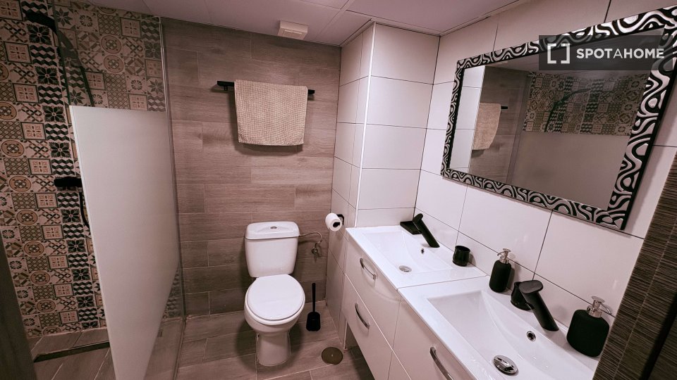 Double room Alicante, 4 beds, 90m² — photo 16