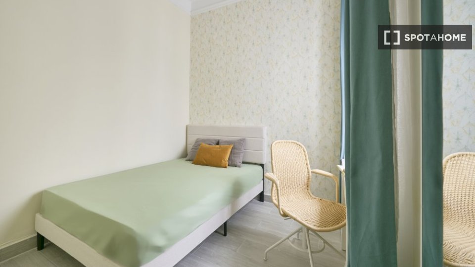 Double room Lisbon, 5 beds — photo 13