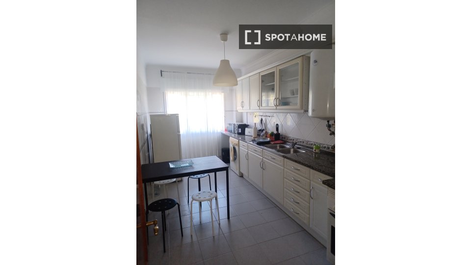 Double room Lisbon, 3 beds — photo 4