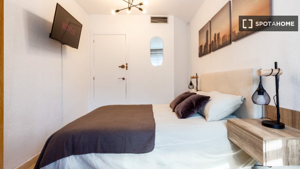 Double room Alicante, 7 beds, 150m² — photo 2