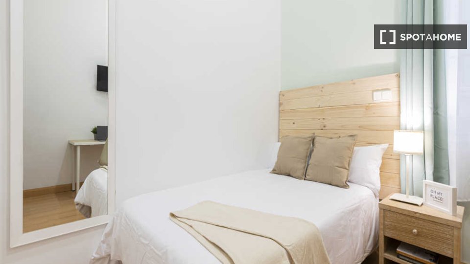 Habitación en piso compartido en Justicia, Madrid.