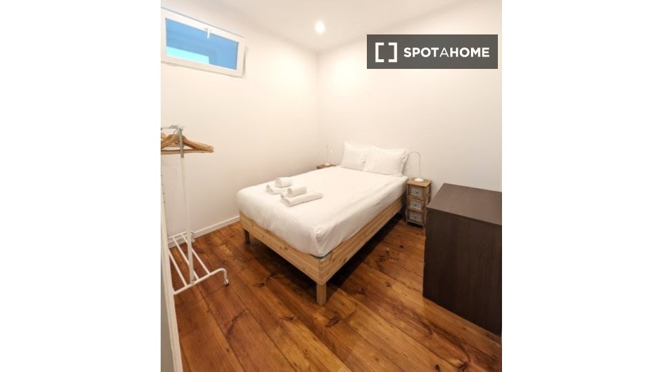 Double room Lisbon, 8 beds — photo 1