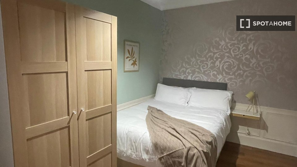 Double room Madrid, 10 beds, 173m² — photo 10