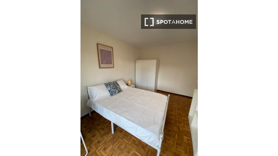 Double room Madrid, 3 beds — photo 10