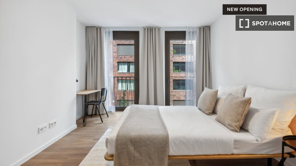 Double room Berlin, 3 beds, 90m² — photo 2