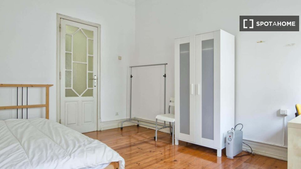 Double room Lisbon, 6 beds — photo 26