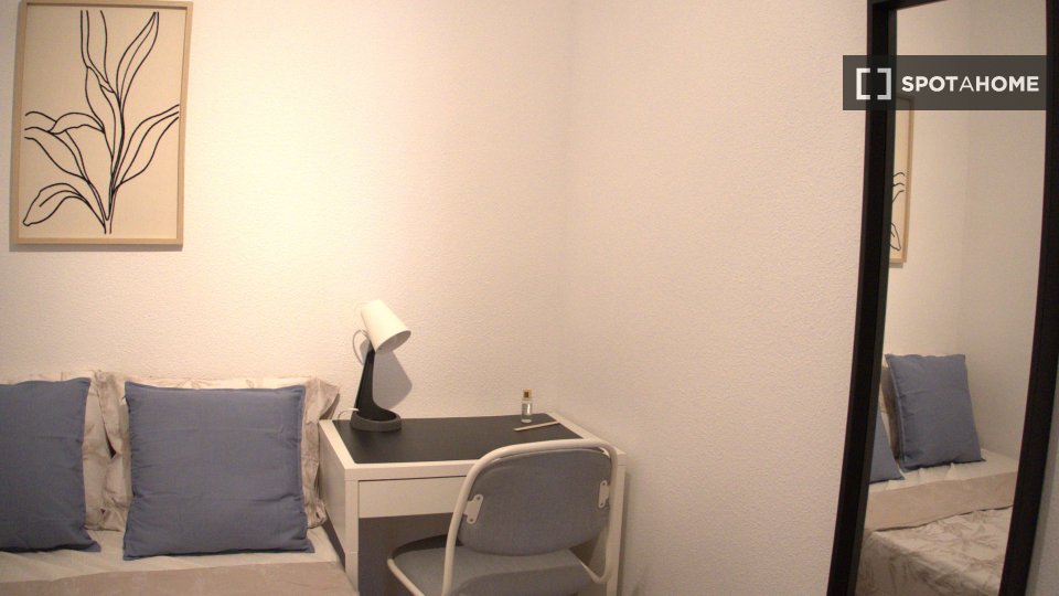 Double room Madrid, 6 beds — photo 74