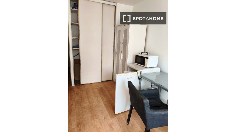 Double room Paris, 3 beds, 17m² — photo 24