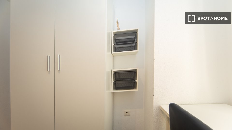 Double room Granada, 3 beds, 80m² — photo 7