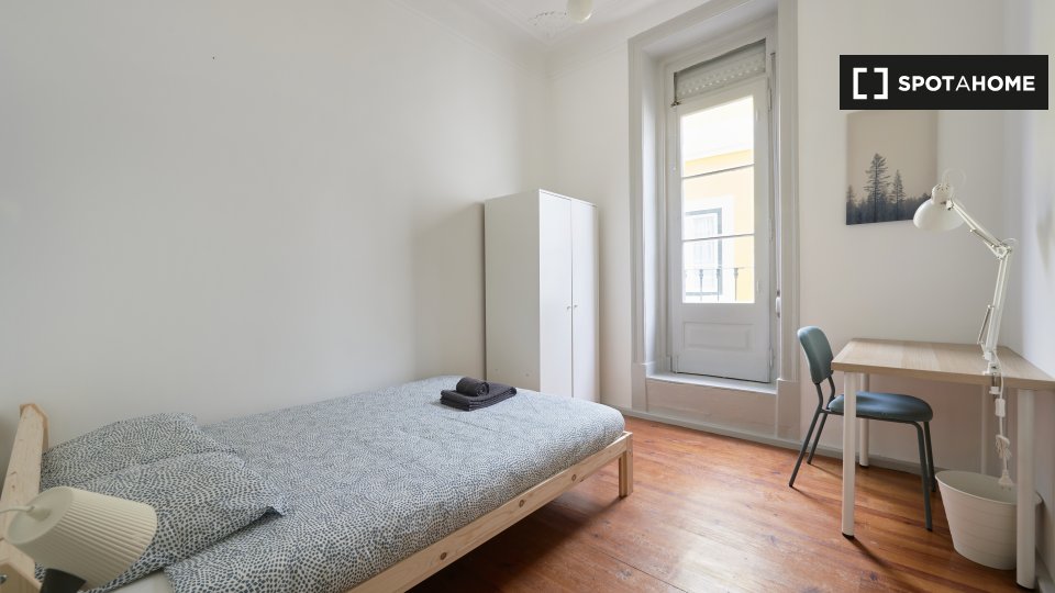 Double room Lisbon, 4 beds — photo 15