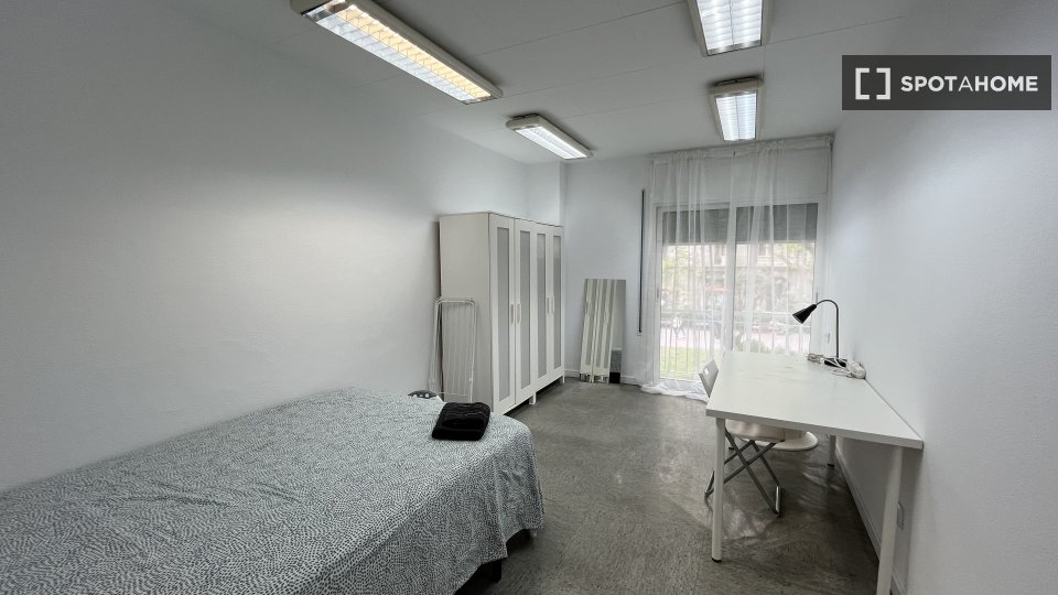 Double room Barcelona, 13 beds, 290m² — photo 18