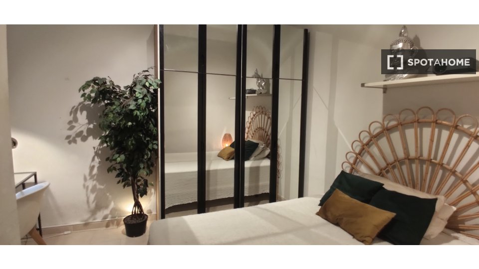 Double room Barcelona, 3 beds, 74m² — photo 11