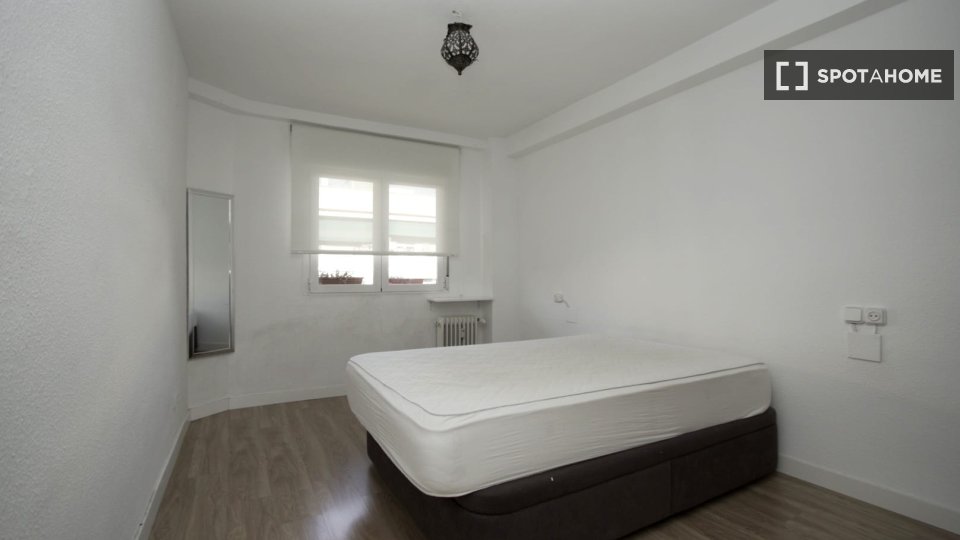 Double room Madrid, 3 beds — photo 4