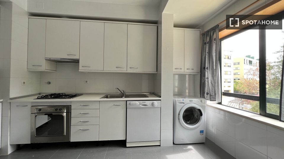 Apartment Lisbon, 3 beds, 90m² — photo 1