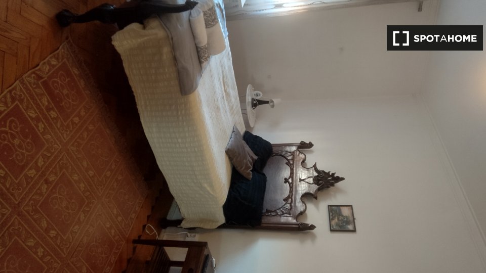 Double room Lisbon, 3 beds, 120m² — photo 8