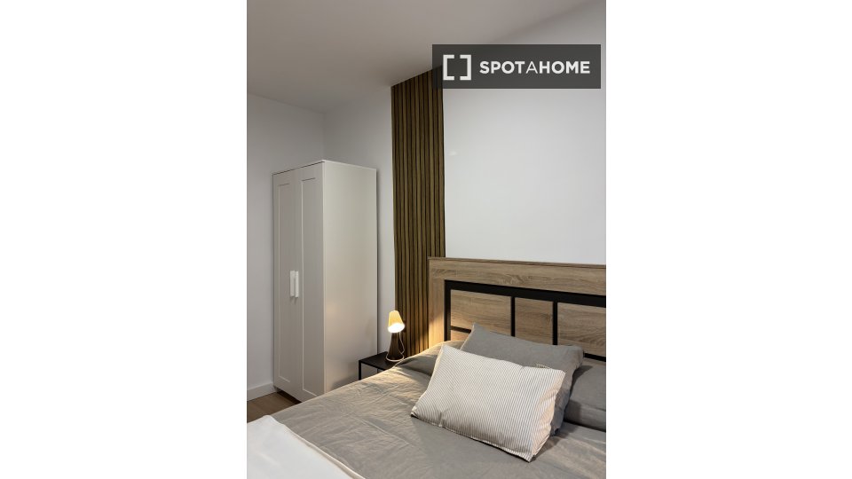 Double room Granada, 4 beds, 80m² — photo 15