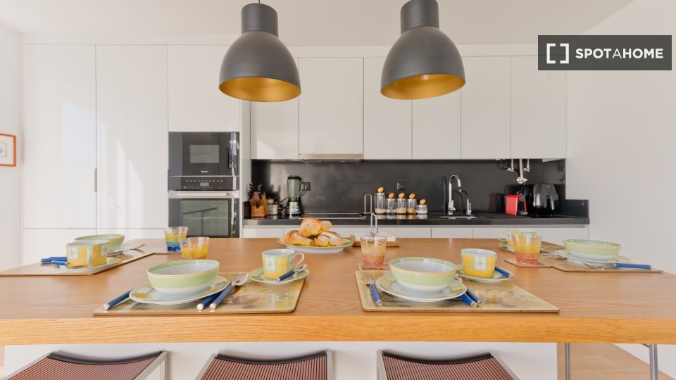 Apartment Lisbon, 2 beds, 147m² — photo 16