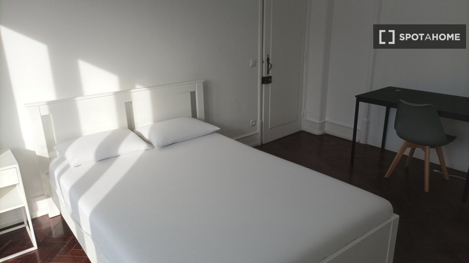 Double room Lisbon, 4 beds — photo 50