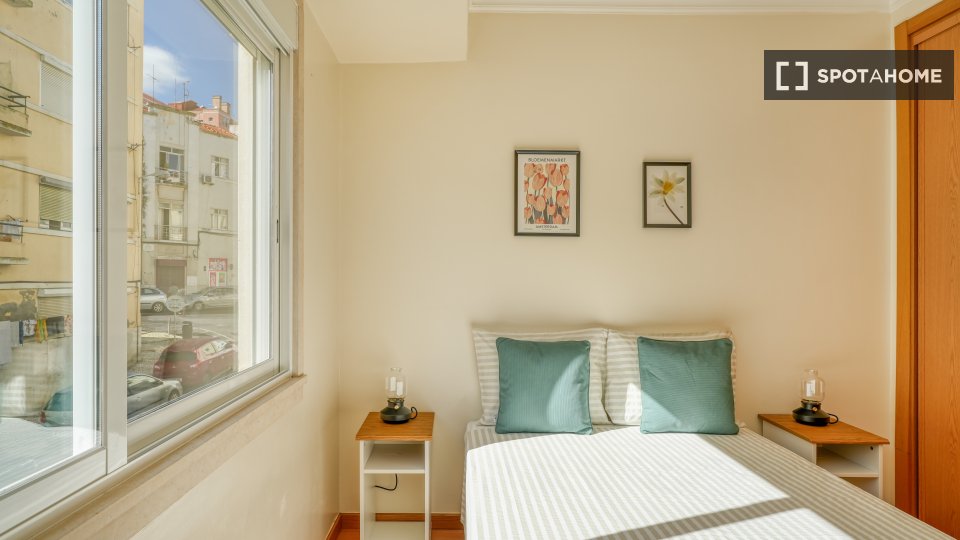 Double room Lisbon, 4 beds — photo 14